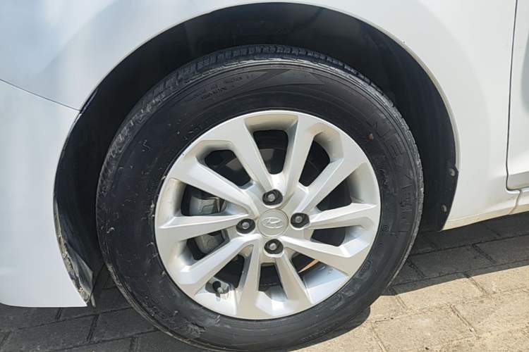 Used Hyundai Verna (new generation) 2016 1.4L Manual Cool Edition GLS Left Front Wheel Hub