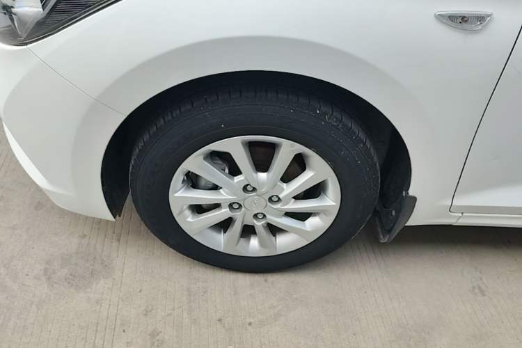 Used Hyundai Verna (new generation) 2016 1.4L Manual Cool Edition GLS Left Front Wheel Hub