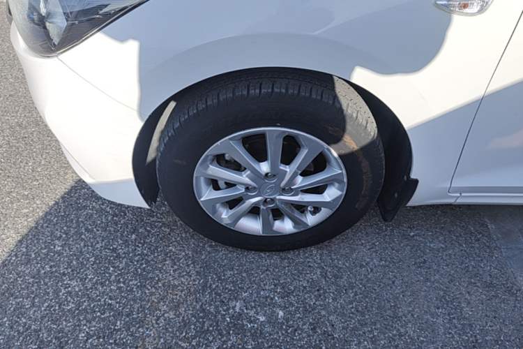 Used Hyundai Verna (new generation) 2016 1.4L Manual Cool Edition GLS Left Front Wheel Hub