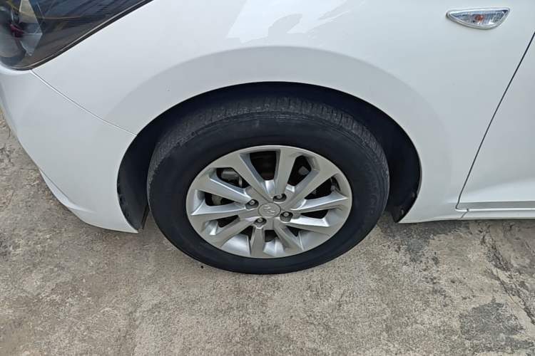 Used Hyundai Verna (new generation) 2016 1.4L Automatic Cool Edition GLS Left Front Wheel Hub