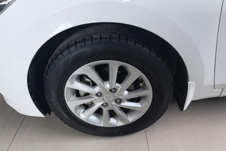 Used Hyundai Verna (new generation) 2016 1.4L Automatic Cool Edition GLS Left Front Wheel Hub