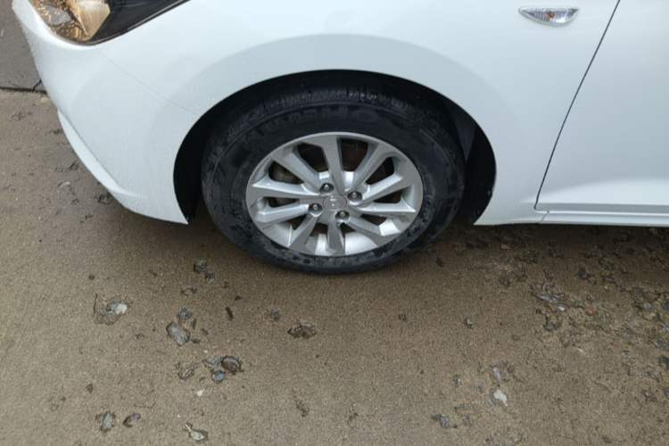 Used Hyundai Verna (new generation) 2016 1.4L Automatic Cool Edition GLS Left Front Wheel Hub
