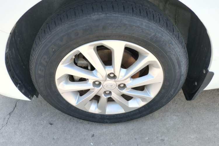 Used Hyundai Verna (new generation) 2016 1.4L Manual Cool Edition GLS Left Front Wheel Hub