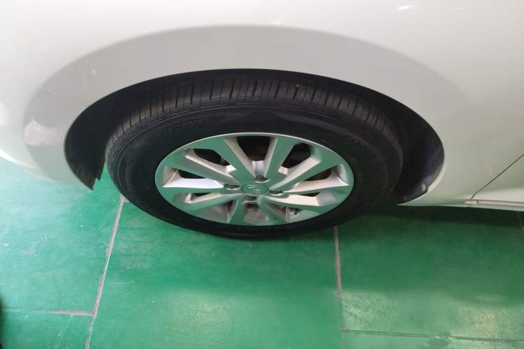 Used Hyundai Verna (new generation) 2016 1.4L Manual Cool Edition GLS Left Front Wheel Hub