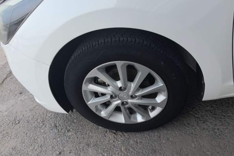 Used Hyundai Verna (new generation) 2016 1.4L Manual Cool Edition GLS Left Front Wheel Hub