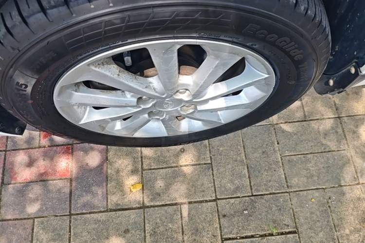 Used Hyundai Verna (new generation) 2016 1.4L Automatic Cool Edition GLS Left Front Wheel Hub