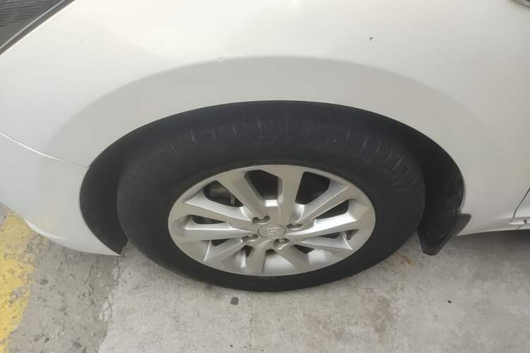 Used Hyundai Verna (new generation) 2016 1.4L Manual Cool Edition GLS Left Front Wheel Hub