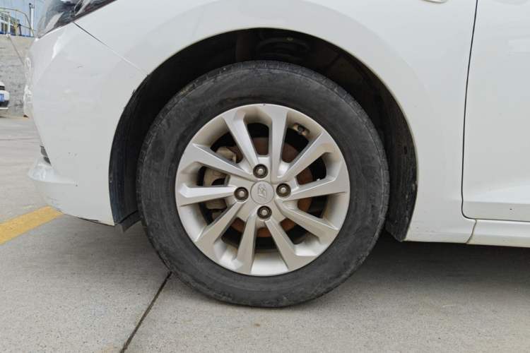 Used Hyundai Verna (new generation) 2016 1.4L Manual Cool Edition GLS Left Front Wheel Hub