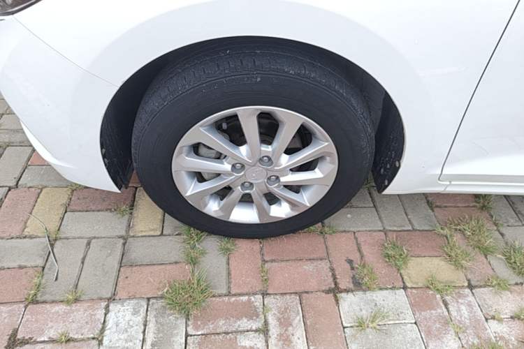 Used Hyundai Verna (new generation) 2016 1.4L Manual Cool Edition GLS Left Front Wheel Hub