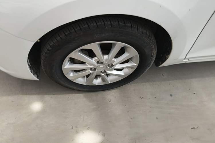 Used Hyundai Verna (new generation) 2016 1.4L Automatic Cool Edition GLS Left Front Wheel Hub