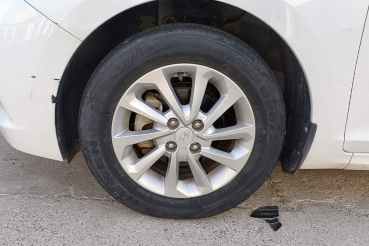 Used Hyundai Verna (new generation) 2016 1.4L Manual Cool Edition GLS Left Front Wheel Hub
