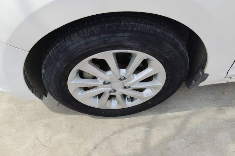 Used Hyundai Verna (new generation) 2016 1.4L Automatic Cool Edition GLS Left Front Wheel Hub