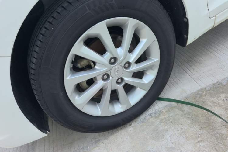 Used Hyundai Verna (new generation) 2016 1.4L Automatic Cool Edition GLS Left Front Wheel Hub