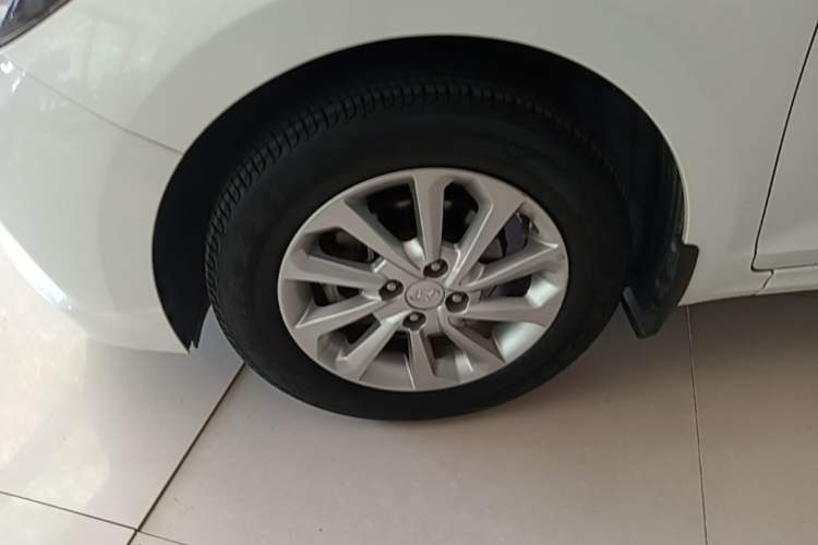Used Hyundai Verna (new generation) 2016 1.4L Manual Cool Edition GLS Left Front Wheel Hub