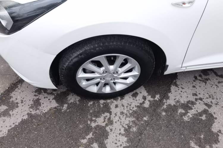 Used Hyundai Verna (new generation) 2016 1.4L Automatic Cool Edition GLS Left Front Wheel Hub