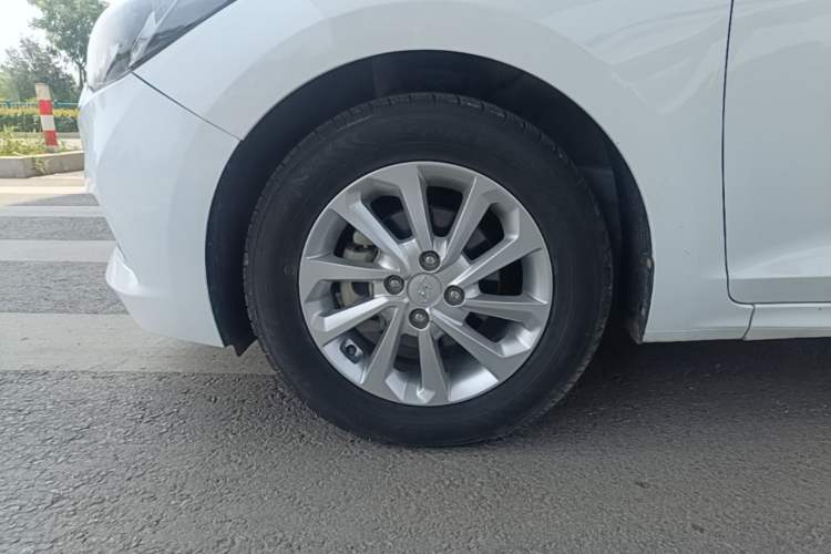 Used Hyundai Verna (new generation) 2016 1.4L Manual Cool Edition GLS Left Front Wheel Hub