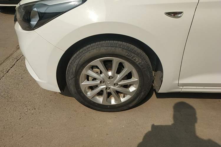 Used Hyundai Verna (new generation) 2016 1.4L Automatic Cool Edition GLS Left Front Wheel Hub