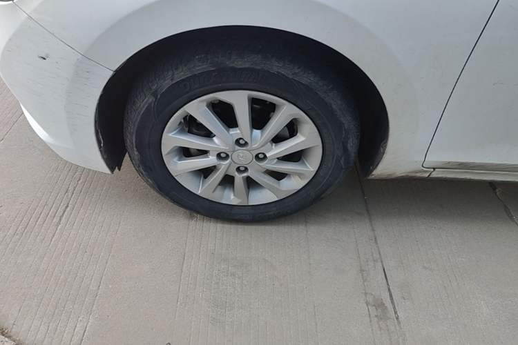 Used Hyundai Verna (new generation) 2016 1.4L Manual Cool Edition GLS Left Front Wheel Hub