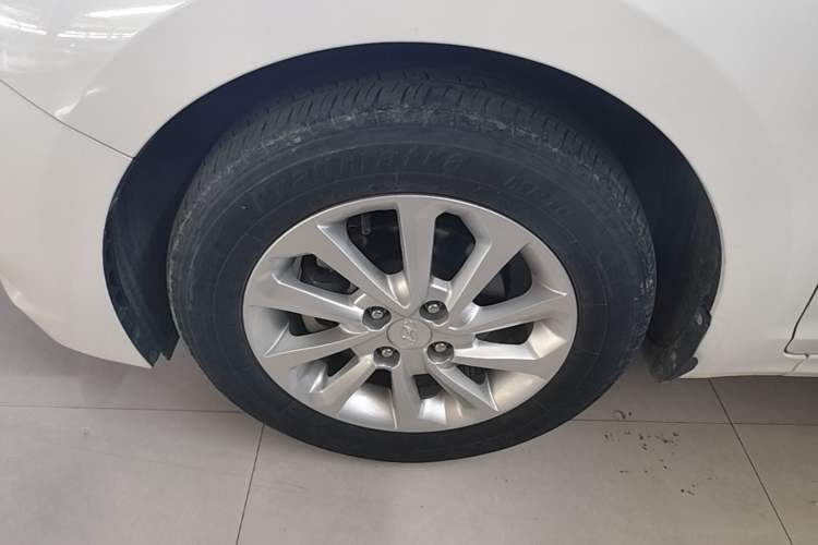 Used Hyundai Verna (new generation) 2016 1.4L Automatic Cool Edition GLS Left Front Wheel Hub