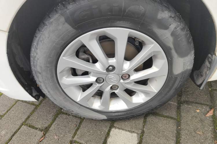 Used Hyundai Verna (new generation) 2016 1.4L Manual Cool Edition GLS Left Front Wheel Hub
