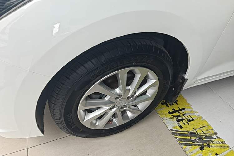 Used Hyundai Verna (new generation) 2016 1.4L Automatic Cool Edition GLS Left Front Wheel Hub
