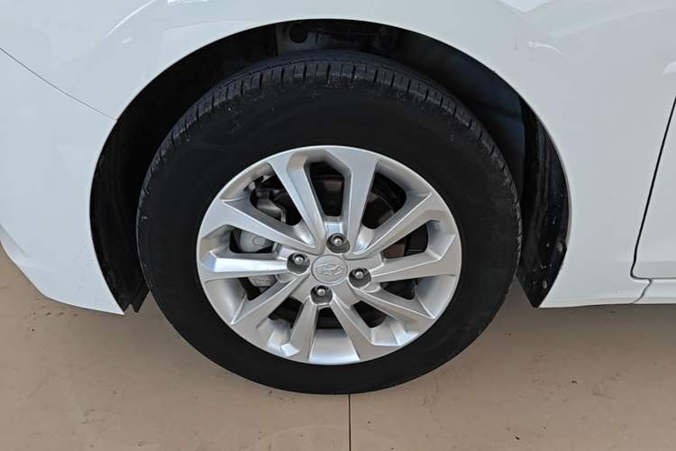 Used Hyundai Verna (new generation) 2016 1.4L Automatic Cool Edition GLS Left Front Wheel Hub