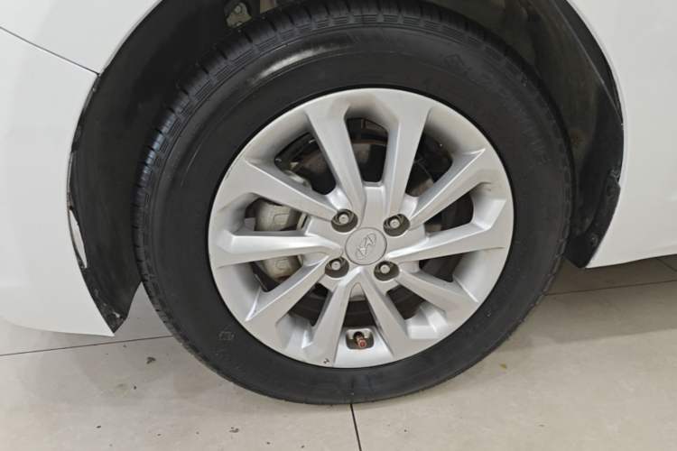 Used Hyundai Verna (new generation) 2016 1.4L Automatic Cool Edition GLS Left Front Wheel Hub