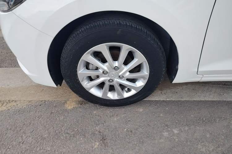 Used Hyundai Verna (new generation) 2016 1.4L Manual Cool Edition GLS Left Front Wheel Hub