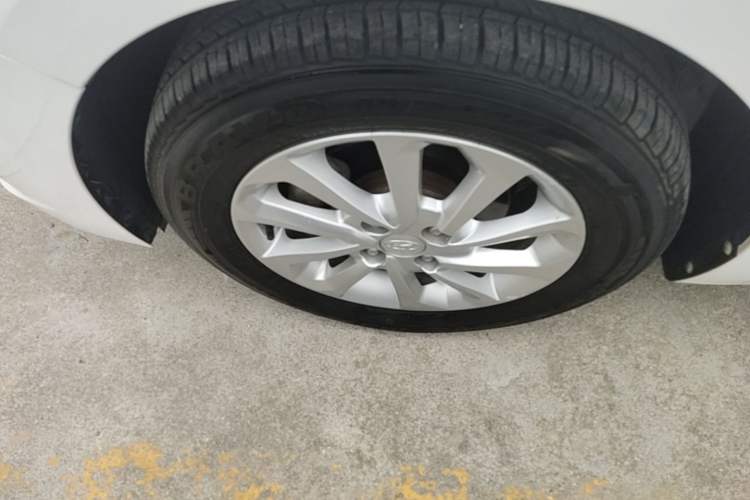 Used Hyundai Verna (new generation) 2016 1.4L Automatic Sport Edition Left Front Wheel Hub
