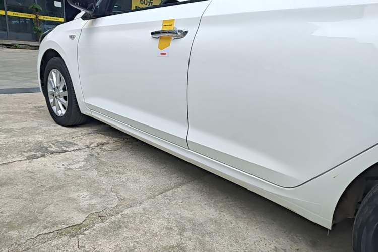 Used Hyundai Verna (new generation) 2016 1.4L Automatic Cool Edition GLS Left Side Sill