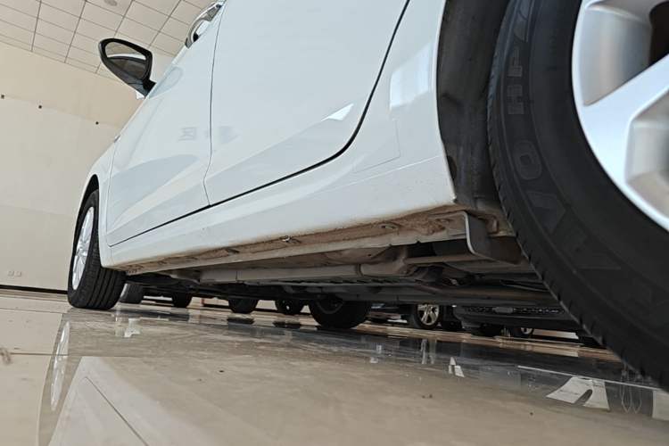 Used Hyundai Verna (new generation) 2016 1.4L Automatic Cool Edition GLS Left Side Sill