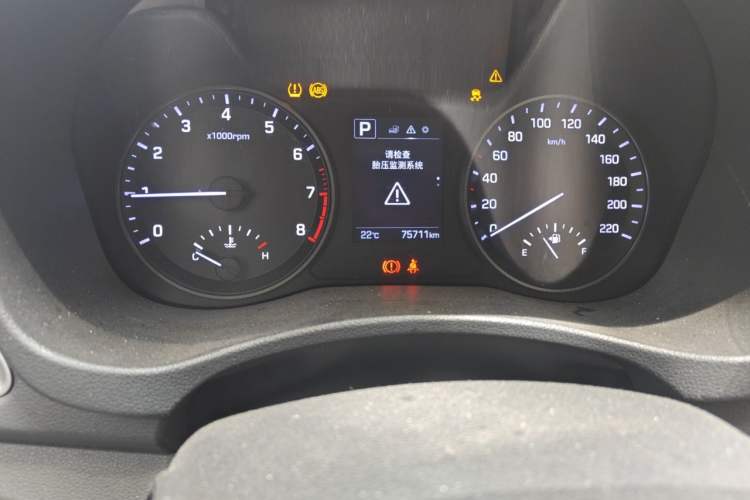 Used Hyundai Verna (new generation) 2016 1.6L Automatic Elite Edition TOP Odometer Close Up
