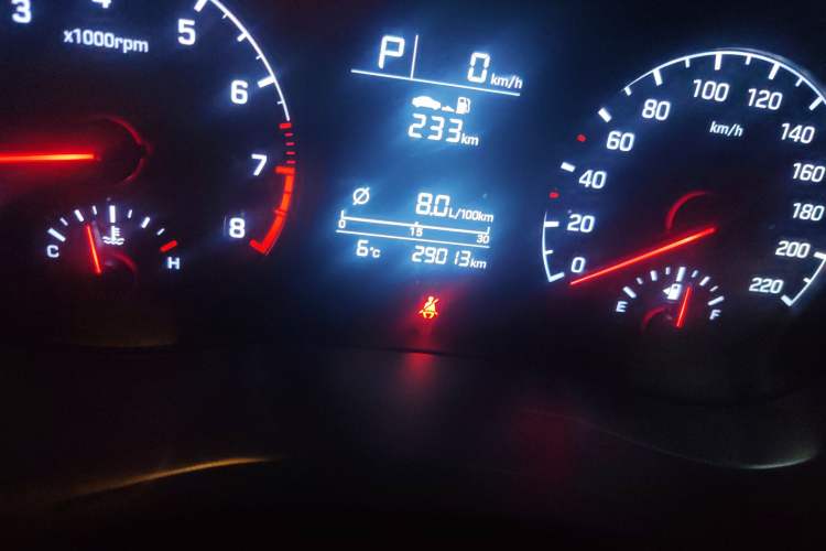 Used Hyundai Verna (new generation) 2016 1.4L Automatic Cool Edition GLS Odometer Close Up