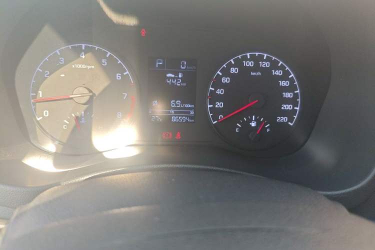 Used Hyundai Verna (new generation) 2016 1.4L Automatic Cool Edition GLS Odometer Close Up