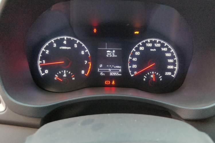 Used Hyundai Verna (new generation) 2016 1.4L Manual Cool Edition GLS Odometer Close Up