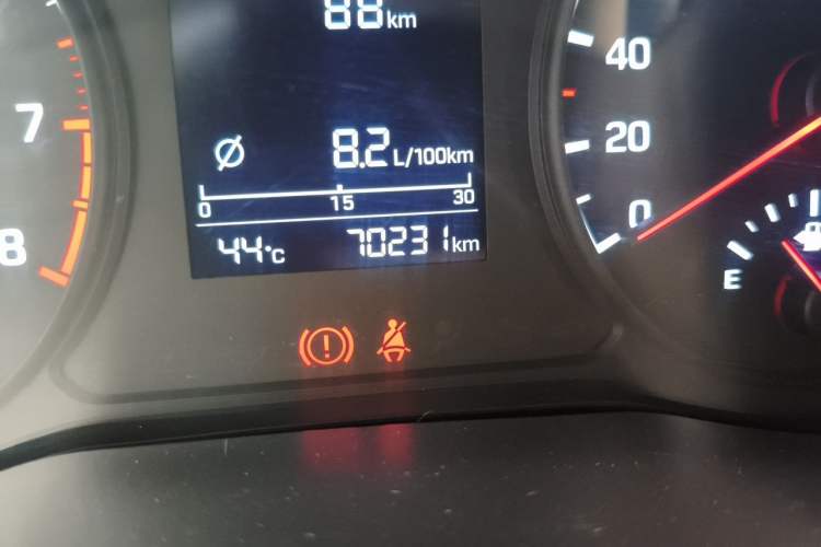 Used Hyundai Verna (new generation) 2016 1.4L Automatic Cool Edition GLS Odometer Close Up