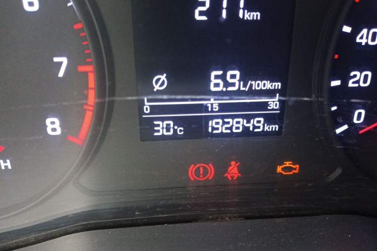 Used Hyundai Verna (new generation) 2016 1.4L Automatic Cool Edition GLS Odometer Close Up