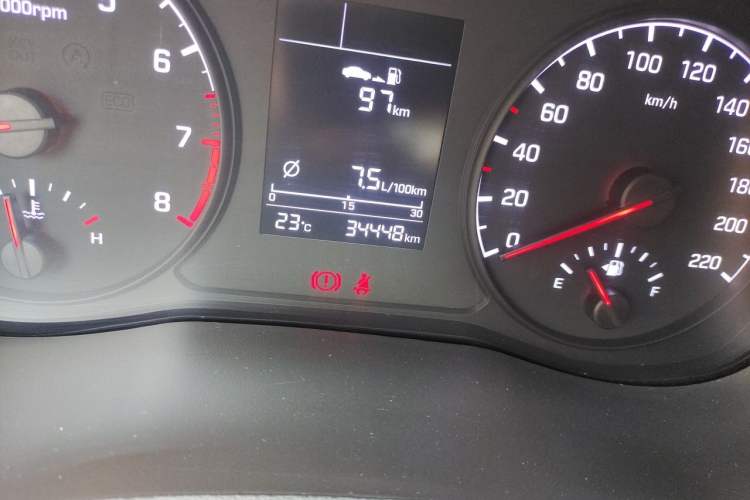 Used Hyundai Verna (new generation) 2016 1.4L Manual Cool Edition GLS Odometer Close Up