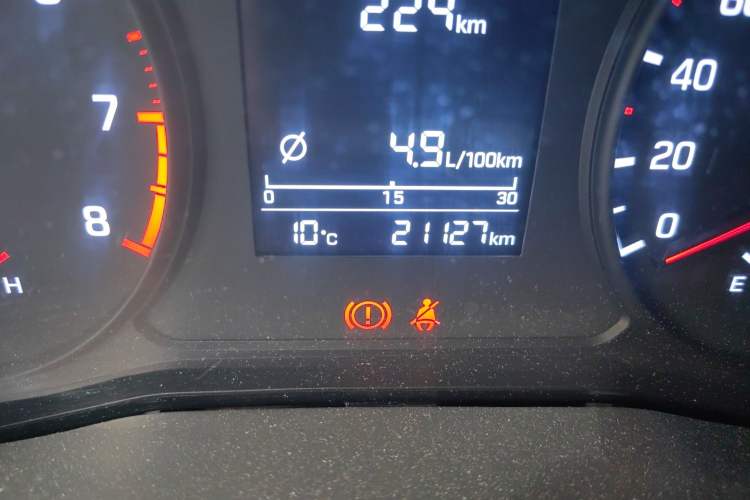 Used Hyundai Verna (new generation) 2016 1.4L Manual Cool Edition GLS Odometer Close Up