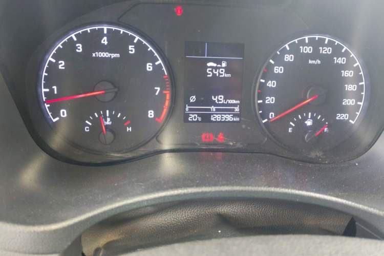 Used Hyundai Verna (new generation) 2016 1.4L Manual Cool Edition GLS Odometer Close Up