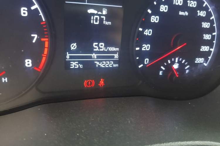 Used Hyundai Verna (new generation) 2016 1.4L Manual Cool Edition GLS Odometer Close Up