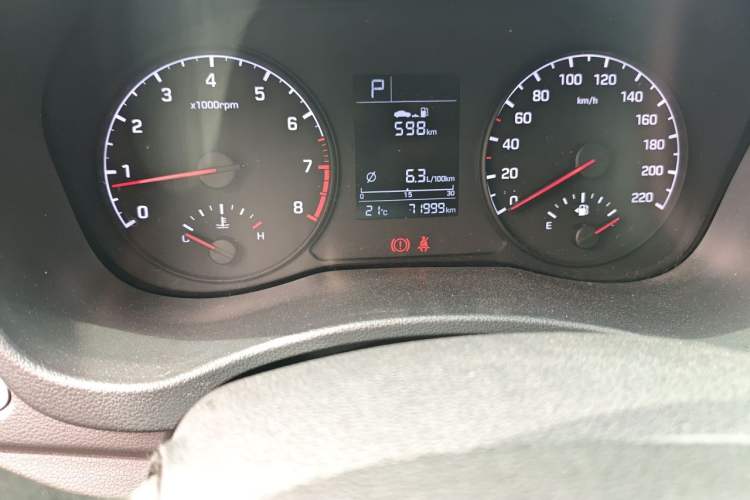 Used Hyundai Verna (new generation) 2016 1.4L Automatic Cool Edition GLS Odometer Close Up