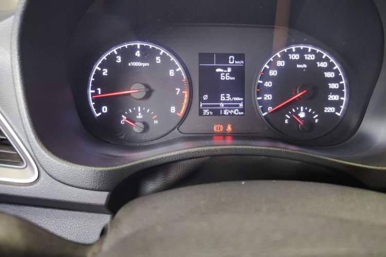 Used Hyundai Verna (new generation) 2016 1.4L Manual Cool Edition GLS Odometer Close Up