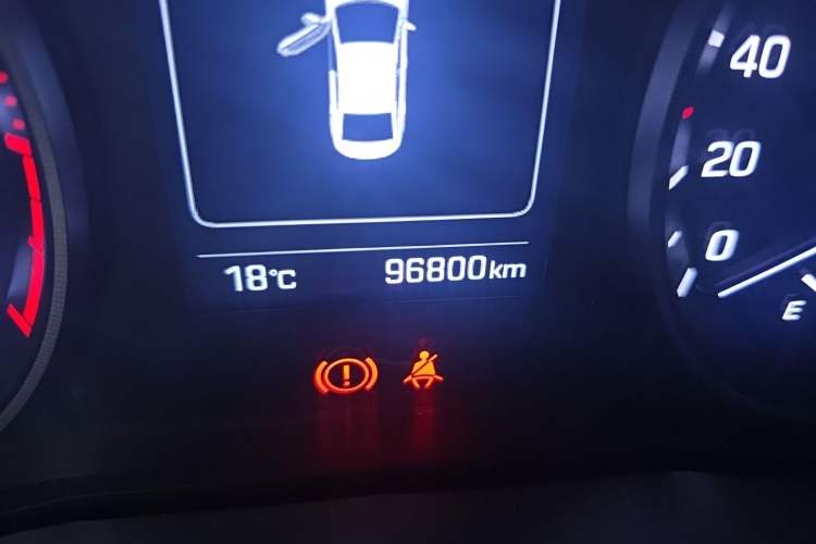 Used Hyundai Verna (new generation) 2016 1.4L Automatic Sport Edition Odometer Close Up