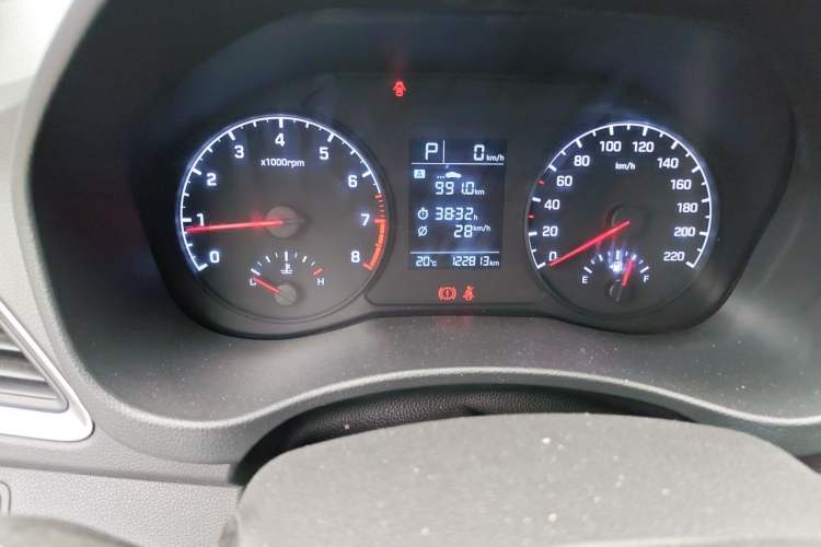 Used Hyundai Verna (new generation) 2016 1.4L Automatic Cool Edition GLS Odometer Close Up