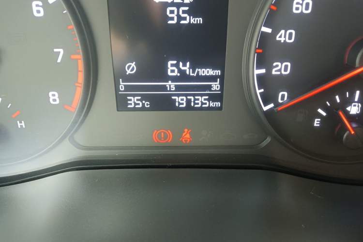 Used Hyundai Verna (new generation) 2016 1.4L Manual Cool Edition GLS Odometer Close Up