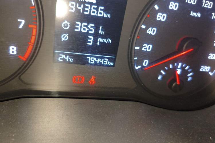 Used Hyundai Verna (new generation) 2016 1.4L Automatic Cool Edition GLS Odometer Close Up