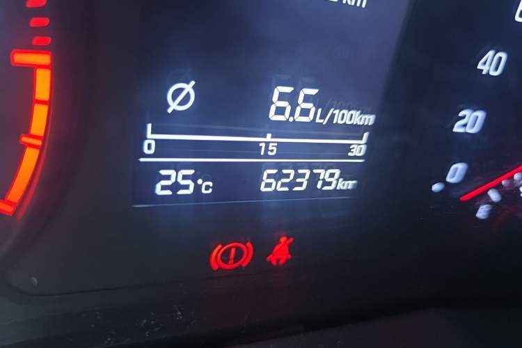 Used Hyundai Verna (new generation) 2016 1.4L Automatic Cool Edition GLS Odometer Close Up