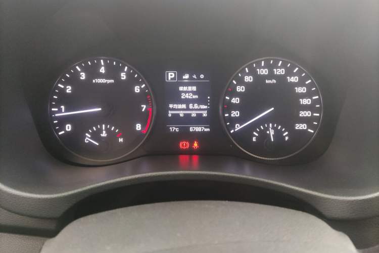 Used Hyundai Verna (new generation) 2016 1.4L Automatic Elite Edition TOP Odometer Close Up