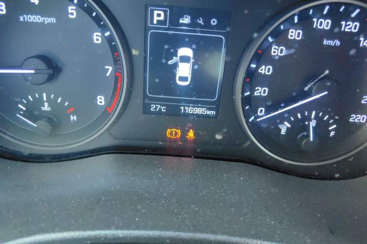 Used Hyundai Verna (new generation) 2016 1.4L Automatic Sport Edition Odometer Close Up